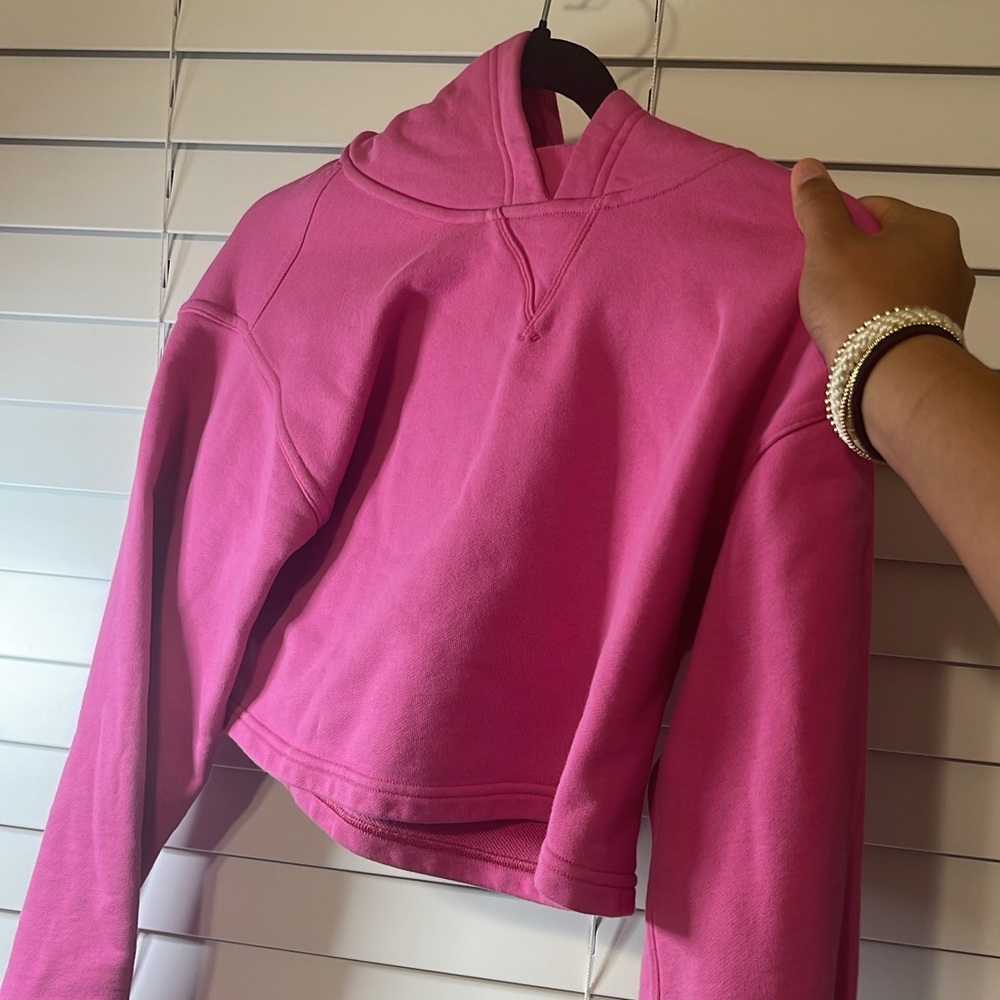 Sonic pink cropped hoodie size 4 lululemon